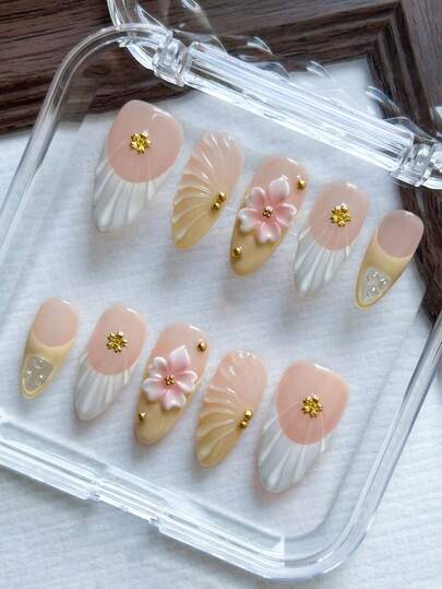 10片杏仁形手工美甲贴纸，白色和黄色法式尖头亚克力假指甲，带有3D贝壳纹理和花卉雕刻装饰，简约可爱风格，适合女孩和女士日常、度假、婚礼和上学美甲装饰，包含果冻胶和指甲锉。