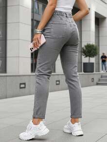 Damen-Jeans mit hohem Bund und schmaler Passform, fünf Taschen, Knopf- und Reißverschluss, aus Baumwoll-Stretch-Denim, schmale Passform zur Betonung der Taille, klassische Alltagshose, mit Gürtelschlaufen und schmal zulaufenden Beinen für einen lässigen Streetstyle. - Grau - Übersicht 3