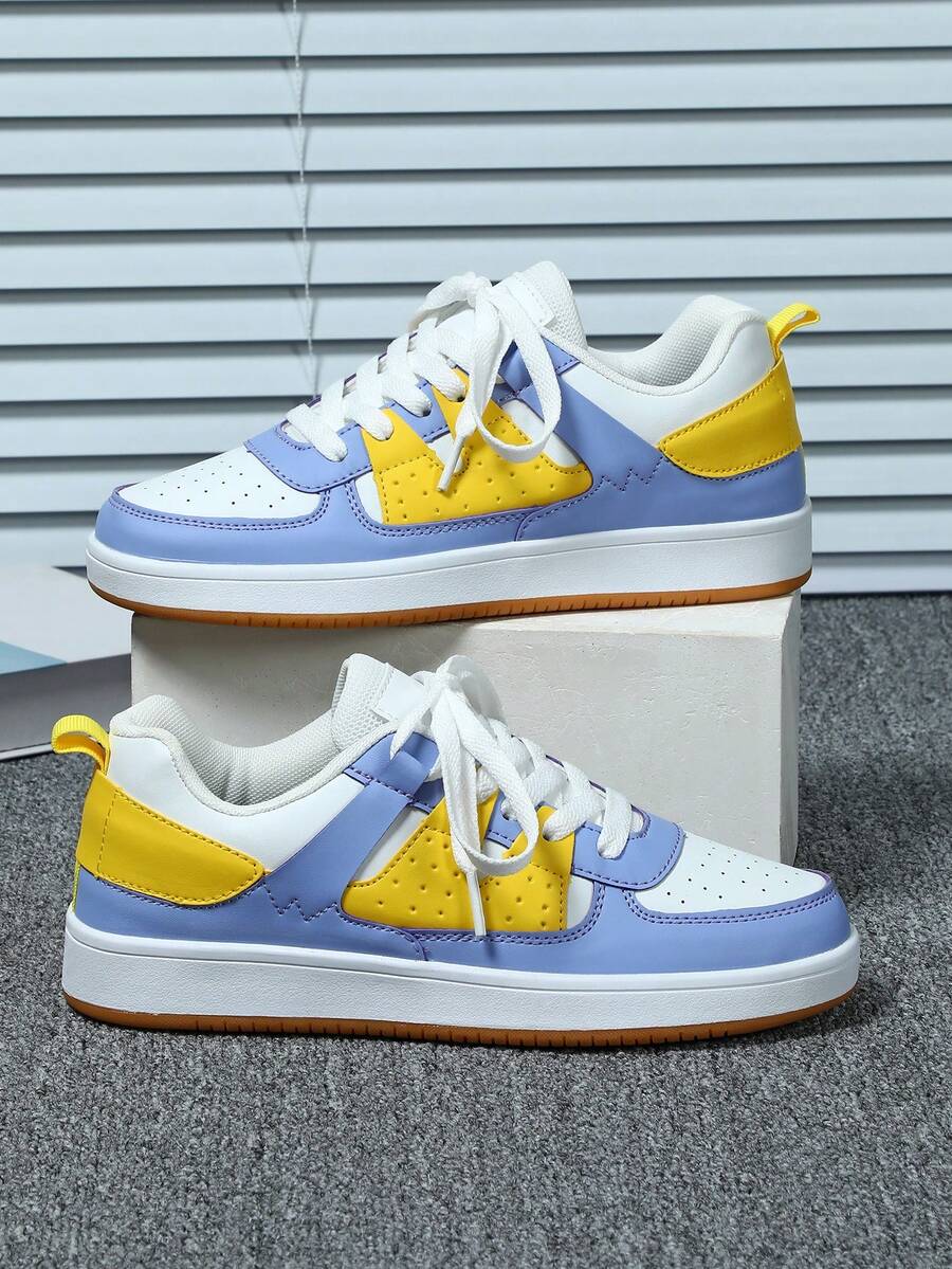 新款彩色拼接男士休闲运动鞋，平底舒适百搭TPR鞋底，无印花户外运动滑板鞋，男女皆宜，四季皆宜，适合日常通勤和旅行。