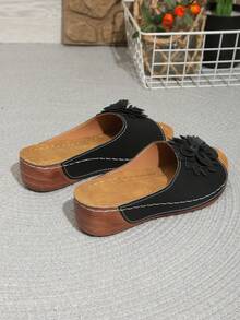 女士时尚学生坡跟凉鞋，花卉装饰，套脚沙滩厚底缝线鞋，春夏款 - 黑色 - 查看 6