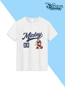 Disney Mickey Mouse Retro Baseball Number Print Crew Neck T-Shirt For Boys Aged 3-12, Summer, 100% Cotton Short-Sleeve. The Back Features A Retro Bold Design For The Number 00 With Cursive "Mickey" Lettering. The Front Shows Mickey Swinging A Bat With Matching Retro Numbers And Artistic Lettering. Can Be Paired With Cargo Shorts, Casual Sweatpants, Or Jeans. Suitable For Theme Park Events, Family Trips, Souvenirs, And Outdoor Parties. Sweat-Wicking And Breathable Classic Disney IP Top, Suitable For Boys Aged 3-12. - Blanc - Voir 3