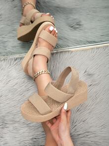 Sandales compensées élégantes et romantiques de style classique européen et américain pour femmes, en beige, adaptées aux fêtes en plein air, aux pique-niques printaniers et aux vacances à la plage. Sandales compensées à bout rond avec bride élastique, style décontracté aristocratique français, confortables et respirantes. Hauteur de talon de 5 cm. - Kaki - Voir 2