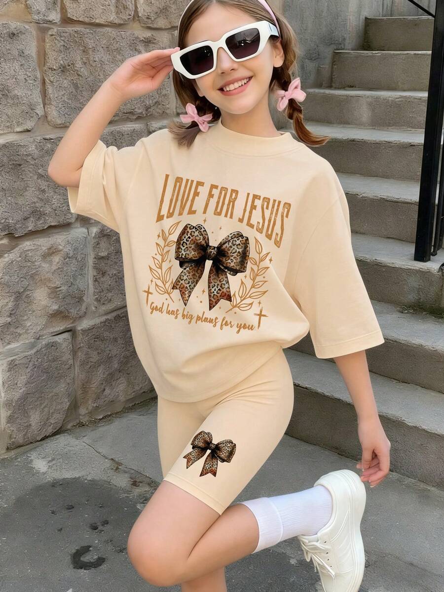 女童两件套,米色T恤和骑行短裤,“LOVE FOR JESUS”标语,豹纹蝴蝶结设计,休闲装,适合返校穿着 - 杏色 - 查看 1