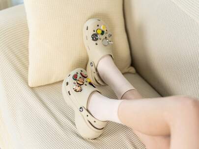 Crocs Women's Hollow Outdoor Sandals, Beach Slippers, Casual Versatile Daily Wear 206750-2Y2