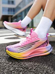 专业跑鞋，采用碳板技术，轻盈缓震，防滑减震橡胶外底，透气性佳，配色有白色、红色、紫色、粉色、黑色可选，适合健身房训练，男女皆宜，高性能时尚设计，四季皆宜的公路跑鞋。 - 夢幻紫 - 查看 12