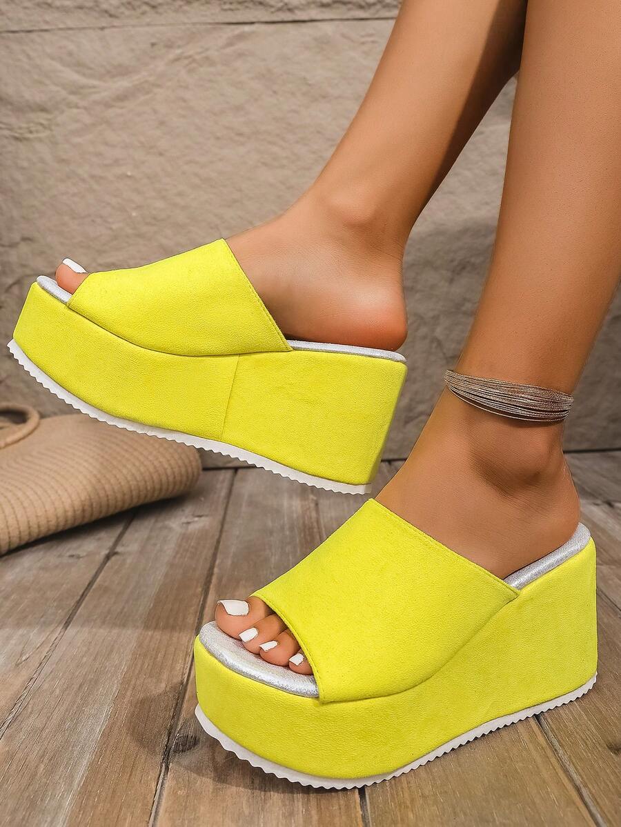 Sandal Halloween Terbaru 2025 dengan Motif Tengkorak Berwarna-warni, Sandal Platform Populer untuk Wanita, Sandal Wanita Gaya Kampus dengan Sol Tebal dan Ujung Terbuka, Sandal Luar Ruangan Nyaman dengan Tumit Wedges dan Motif Tengkorak untuk Menambah Tinggi Badan