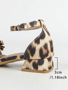 Giày sandal cưới nữ đế thấp 3cm màu trắng, thiết kế quai kiểu Pháp với họa tiết hoa trang nhã, thời trang và thoải mái, phù hợp cho trang phục mùa hè. - màu nâu - Xem 9