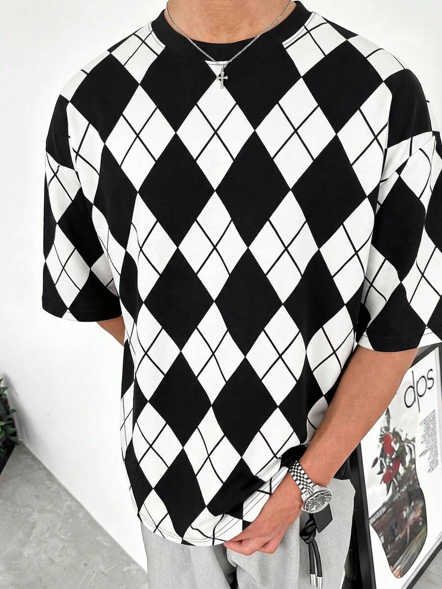 男士新款百搭圆领T恤，经典字母印花设计，休闲日常穿着上衣 - 黑與白 - 查看 1