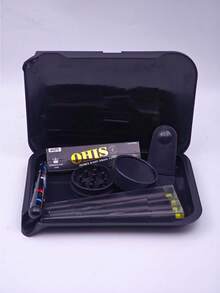 一套高品质吸烟配件套装，是送给吸烟者的完美礼物，包含：1个收纳托盘、1个研磨器、1包110毫米卷烟纸（32张卷烟纸+32个滤嘴）、8个锥形预卷烟纸、1个印花烟斗、1个烟草勺。吸烟用品齐全，便携式吸烟工具，是送给家人、朋友、节日、圣诞节、万圣节、情人节、父亲节、生日、派对的绝佳礼物。 - 彩色 - 查看 3