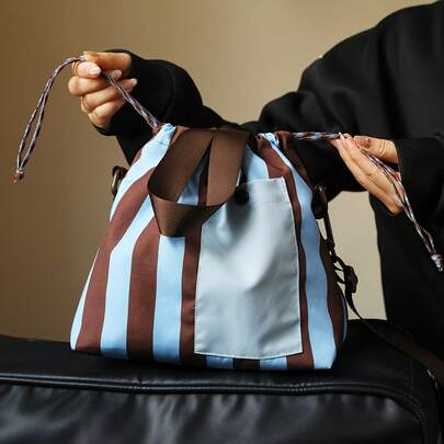 1 pezzo Borsa termica per il pranzo con contrasto verticale di colori, Bento box multifunzionale portatile con chiusura a cordoncino, tracolla rimovibile per portare a mano o a tracolla, riutilizzabile per scuola, lavoro, campeggio, picnic, senza contatto con il cibo