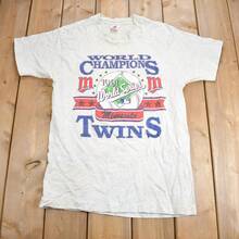 Vintage 1991 Minnesota Twins MLBs World Champions Graphic T-Shirt _ Made In USA _ Single Stitch _ MLBs Baseball _ 90s Streetwear _ Sportswear. - 白色 - 查看 1