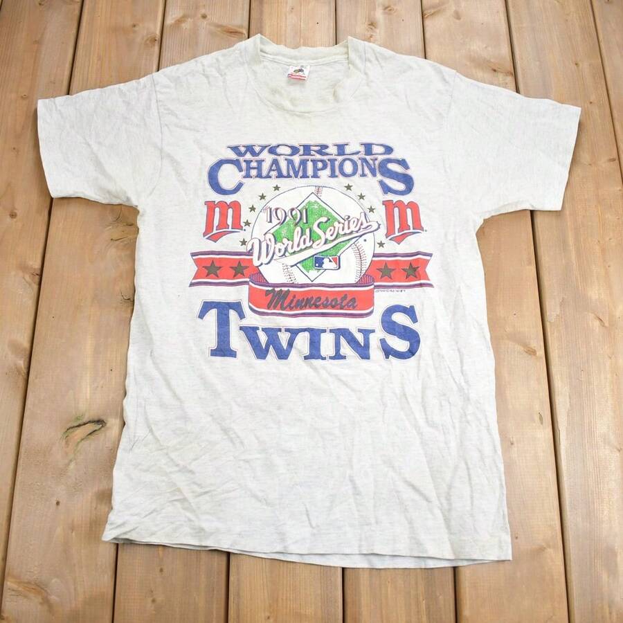 Vintage 1991 Minnesota Twins MLBs World Champions Graphic T-Shirt _ Made In USA _ Single Stitch _ MLBs Baseball _ 90s Streetwear _ Sportswear. - 白色 - 查看 1