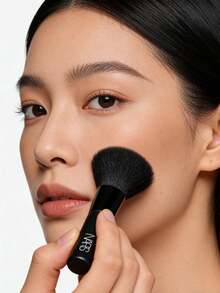 Nars Mini] Brocha Multifunción para Base 1 pieza / Herramienta de Maquillaje Portátil / Adecuada para Polvo Suelto y Polvo Fijador / Ligera y Compacta - Negro - Ver 6