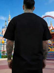 Disney Men's St. Patrick's Day T-Shirt With Mickey And Minnie Mouse Lucky Dice Castle Print. Unisex Crew Neck Short-Sleeved Top, Comfortable, Breathable, And Skin-Friendly Pure Cotton, Suitable For Holiday Outings, Vacations, And Everyday Commuting. - 黑色 - 查看 2