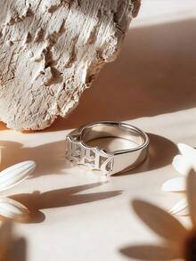 定制个性化名字说唱歌手风格心形和蕾丝花雕花戒指，父亲节礼物，母亲节礼物，情人节礼物，生日周年纪念礼物，毕业礼物，圣诞礼物，送给家人、朋友和同学的高端礼物，时尚、秋季时尚、复古、野性、朋克定制、个性化、独特，适合送给女朋友、妈妈、家人、朋友、女儿、她、祖父母、男朋友、爸爸、儿子的周年纪念日、生日、日常穿着、舞会、母亲节、情人节、毕业典礼、婚礼、父亲节、派对 - 銀色 - 查看 49