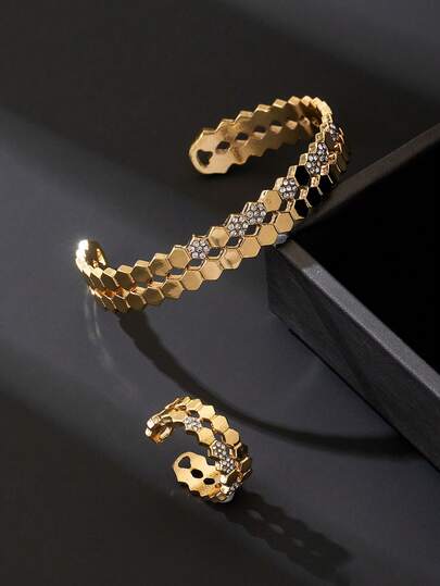 1 Set Retro Dual-Tone Electroplated Cubic Zirconia Striped Bracelet & Ring Set, Suitable For Women's Daily Wear. Cubic Zirconia Striped Bracelet In Gold Color, Cubic Zirconia Striped Ring In Gold Color, Suitable For Women's Festivals, Daily Wear, Valentine's Day, Gift-Giving, Women's Jewelry Set (It Cannot Be Bent)