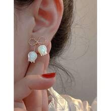 1 Pair Of Minimalist Butterfly-Shaped Tulip Earrings, Unique Design, Elegant Earrings, Suitable For Women's Daily And Festive Wear, Summer - 黃金 - 查看 1