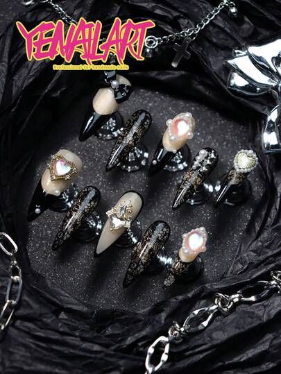 10 piezas de uñas postizas negras con punta, manicura francesa clásica, color de base natural, estampado de encaje, decoración de corazón de cristal 3D, piedra lunar, lazo, colgante brillante, juego de uñas postizas de longitud media hechas a mano de estilo europeo, suministros de arte de uñas adecuados para uso diario, trabajo, fiesta, boda, reunión, incluye 1 lima de uñas mini y 1 pegatina adhesiva doble cara, también es un gran regalo