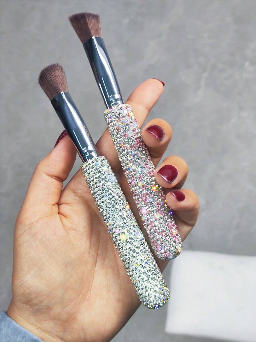 1支多功能化妆刷，奢华水钻三角高光刷，鼻部轮廓刷，小巧便携，柔软刷毛，优雅礼品