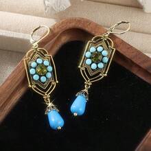 一对复古法式几何镂空花朵吊坠耳环，镶嵌绿色合成锆石，优雅的配饰，也是送给她的完美惊喜礼物。 - 藍色 - 查看 6