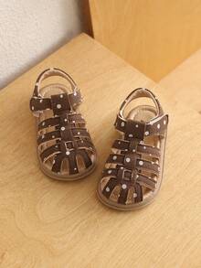 一双男童PU运动鞋，采用时尚经典的欧式风格和罗马风格的魔术贴设计，适合夏季穿着。 - 咖啡棕 - 查看 5