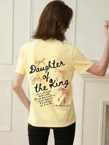 女士夏季圆领短袖T恤，蝴蝶结和英文印花图案，宽松休闲百搭短袖上衣。适合夏季、海滩、街头、日常、工作、办公室派对、度假、嘉年华、音乐节、情人节、派对等场合。女士上衣，女士度假装。优雅的办公室服装，可爱上衣，女士服装，女士衬衫，夏季休闲装，女士节日服装。 - 黃色 - 查看 2