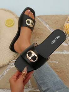 Women's Slip-On Slippers, Summer New Pig Nose Buckle Decor Black Slides, Comfortable Casual Outdoor Wear Flat Sandals, Fashionable Minimalist Design - Black - View 5