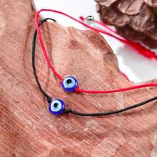 两件套手工制作的邪眼手链，配幸运红绳，是佩戴的完美家庭护身符，寓意吉祥如意、招财纳福，适合毕业季、开学季和母亲节佩戴。 - 惡魔之眼手鍊 - 查看 6