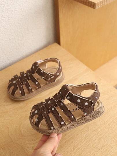 A Pair Of Male Baby PU Sneakers With A Fashionable And Classic European Style And Roman Style Hook And Loop Design, Suitable For Summer.