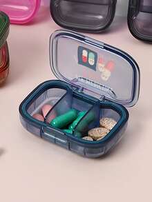 1 pieza Caja de pastillas portátil y mini con "My Medicine Bag" y patrón de pastillas, organizador de pastillas portátil y minimalista con 3 compartimentos, estuche de pastillas mini portátil a prueba de agua y humedad, accesorio médico imprescindible, organizador de atención médica diaria, adecuado para almacenar medicamentos y otros artículos pequeños, para uso diario/al aire libre/viajes, esencial para usuarios conscientes de la salud y en movimiento - Ver 3