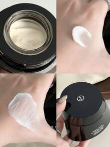 Giorgio Armani 乔治·阿玛尼 [迷你装] CREMA NERA 塑颜霜 15ml / 三维立体塑颜：下颌线提升2°，颧骨提升14%，法令纹提升15%。这款面霜蕴含更高浓度的微粉化Reviscentalis™成分，并添加鼠李糖和胜肽，令肌肤呈现立体轮廓。丝滑质地，触肤即融，在肌肤表面形成紧致薄膜。 - New - 15ml - 查看 7