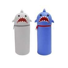 Astuccio a forma di squalo blu/grigio, portamatite di grande capacità, custodia multifunzionale per cancelleria con cerniera, design carino, durevole, in materiale siliconico, essenziale per gli amanti della cancelleria - Blue Shark - Portapenne - Visualizzare 2
