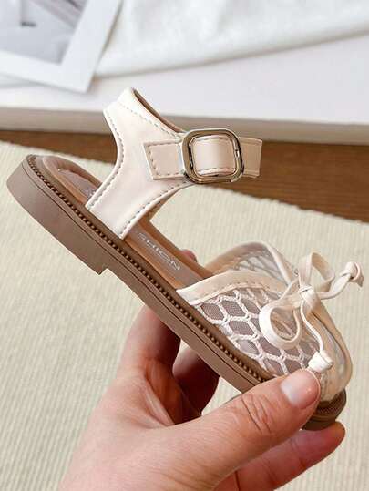 1 Pair Girls' Fashion Flat Sandals, Glossy Butterfly Decor, Soft Bottom Children's Princess Shoes, Beach Sandals, Suitable For Daily Outdoor Wear, Spring/Summer