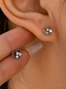 1对微型氧化锆蝴蝶吊坠耳环（0.03μm） - 鋯石愛心耳環 - 查看 2