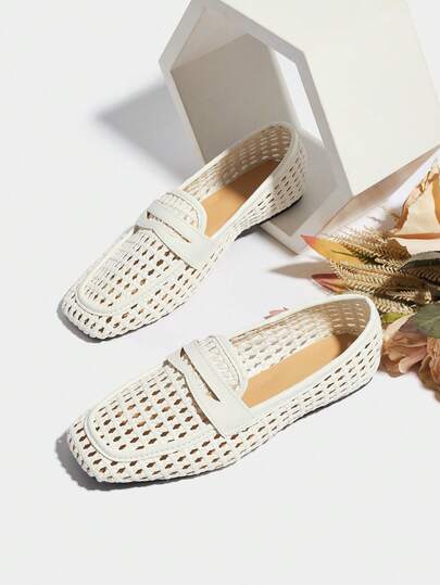 2026春夏大码女式复古编织透气平底乐福鞋，百搭白色镂空方头套脚通勤鞋