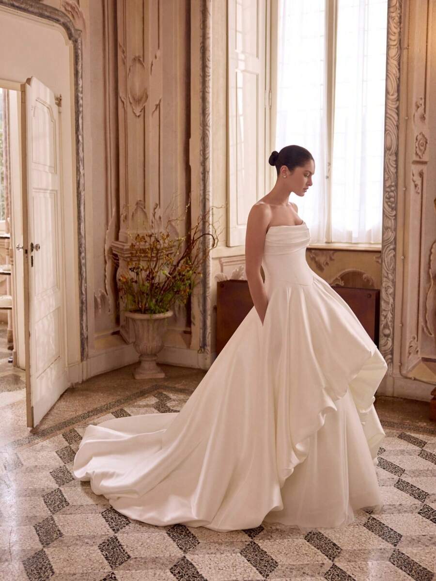 Sleek-Luxurious Strapless Bandeau Satin Wedding Dress, Voluminous A-Line Skirt & Sweeping Train, Wedding Dresses For Bride, Elegant And Comfortable, Includes Plus Sizes, Bridal Gown, Formal Dresses For Women, Suitable For Wedding, Party, Vacation, Bride, Formal Occasions, Dinner Dress, Prom Dress, After-Party Dress, Homecoming Dress, Cocktail Party, Birthday Party, Celebration, Gala, Festival, Ceremony, White - 白色 - 查看 1