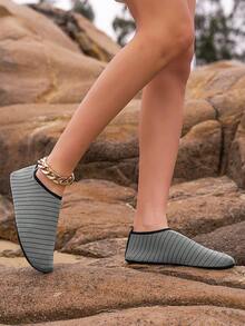 女士户外涉水鞋，透气防滑水鞋，轻便时尚沙滩/冲浪/游泳鞋 - 灰色 - 查看 3