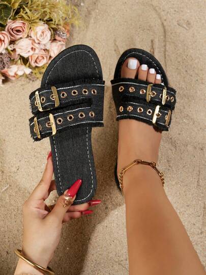 Dép lê nữ mùa hè màu đen mới với khóa và đinh tán kim loại, kiểu dáng thời trang đa năng, kiểu dáng tua rua, thích hợp cho hoạt động ngoài trời, nghỉ lễ, đi biển, phong cách retro bohemian được các KOL khuyên dùng, phù hợp với váy, dép xăng đan đế bằng kiểu Pháp.