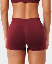 VOYJOY Women Impact Booty Shorts 2.5" Low Rise Hidden Scrunch Butt Lifting Seamless Workout Gym Running Biker Hot Shorts - 史嘉莉紅 - 查看 5