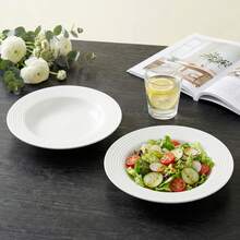 两只装 8.75 英寸带边汤盘，现代简约纯白亮面，凸起压纹边缘设计，光滑圆润边缘防滑易清洁，适用于微波炉/洗碗机/烤箱，适合盛放牛排、意面、沙拉、汤、甜点等，可用于家庭日常用餐、西餐厅、下午茶、厨房餐具，四季皆宜 - 白色 - 查看 2