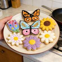 3 piezas Cortadores de galletas con forma de flor de primavera y mariposa, moldes de acero inoxidable con forma de girasol, tulipán, mariposa y abeja para hornear, herramientas de repostería casera DIY para galletas, fondant y decoración de pasteles - Ver 7