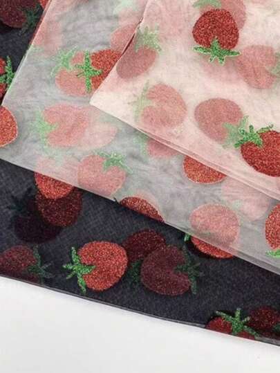 1件草莓印花网纱面料，金属草莓欧根纱面料，适用于绗缝、缝纫、DIY手工、蕾丝、桌旗、窗帘制作、派对装饰和摄影背景。