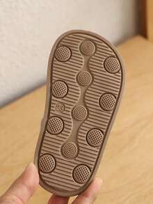 Un par de sandalias de playa con diseño tridimensional para niño bebé de PU, antideslizantes, de moda, casuales y de estilo coreano clásico para estudiantes, adecuadas para el verano. - Plateado - Ver 7