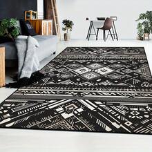 1 pieza Alfombra con patrón geométrico de diamantes beige sobre fondo negro. La tela de terciopelo pesa aproximadamente 850 gramos y el grosor es de aproximadamente 0,6 cm. La alfombra es resistente al desgaste, antideslizante y fácil de limpiar. Hay disponibles una variedad de tamaños. Adecuada para cocina, sala de estar, comedor, dormitorio, balcón, baño, estudio y otras escenas. Es la elección perfecta para la decoración del hogar. - A - Ver 4