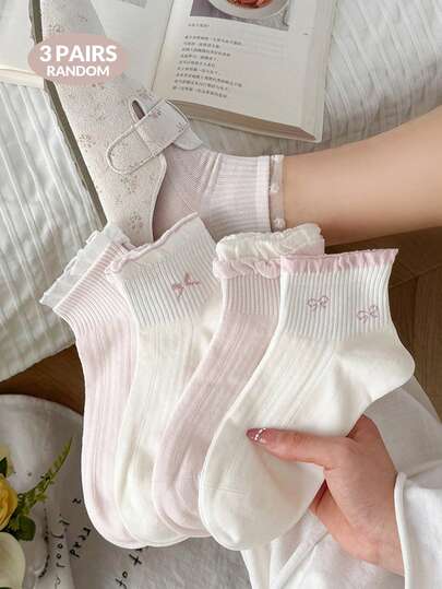 3双装女士可爱甜美透气蝴蝶结图案隐形短袜，蕾丝荷叶边踝袜，白色、粉色可选，学生袜，适合日常休闲穿着，春、夏、秋、冬四季皆宜。
