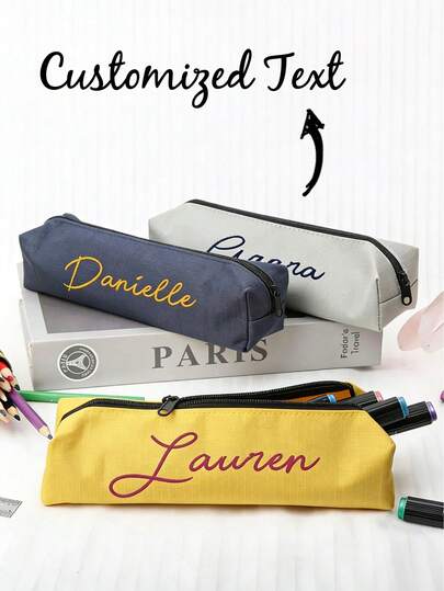 1 pieza Estuche de lápices de pana con texto personalizado impreso, un organizador esencial de útiles escolares. Estas bolsas son perfectas para estudiantes y profesionales, convirtiéndolas en regalos ideales para ambos. Se pueden usar como organizadores de útiles escolares, organizadores de cosméticos o bolsas de uso diario. Adecuado como regalo de vuelta al colegio, regalo de dama de honor, Día de San Nicolás, Día de San Valentín, Acción de Gracias, regalos de cumpleaños y muchas otras ocasiones.