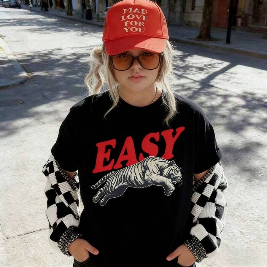 Easy Tiger Shirt Retro Boho Tee Unisex Aesthetic Shirt Graphic Tee Y2k Woman Teen Girls Tee Crew Neck Cool Summer Shirt Short Sleeve Top,Animal Fruite Pet Pattern, Women Graphic-Shirt, Fashion 2026,Gifts, Women's Clothing, Cartoon And Letter Printing, Comfortable Cotton Material, Skin Friendly, Soft And Cool, Spring Summer Women's-Shirt Clothing - 黑色 - 查看 1