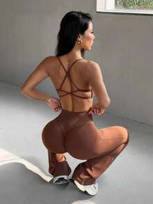 Bộ đồ thể thao nữ mùa hè màu trơn Aoqta gồm 2 mảnh, áo crop top không tay ôm sát, hở lưng gợi cảm, cổ chữ V sâu và quần ống loe cạp cao ôm dáng, trang phục tối giản cơ bản phù hợp cho yoga, chạy bộ, tập luyện và mặc hàng ngày. - Cà phê nâu - Xem 10