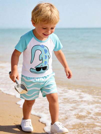 Bộ đồ 2 mảnh ngắn tay màu xanh bạc hà tương phản cho bé trai, họa tiết cá sấu hoạt hình dễ thương, thoáng khí, thích hợp mặc ngoài trời mùa hè.