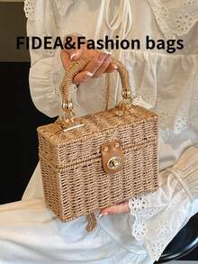 时尚女士精致手提包，单肩斜挎方形草编包，休闲纯色镂空编织设计，金属旋扣闭合，优雅高档质感，适合海滩、旅行和度假。 - 卡其色 - 查看 11